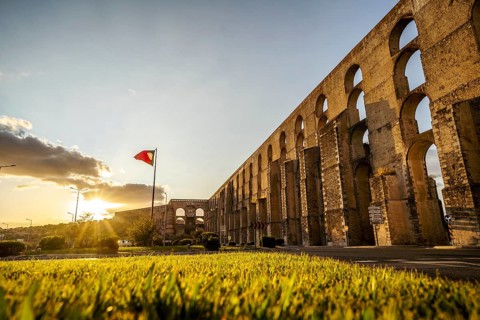 Amoreira Aqueduct has 843 arches