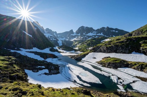 Lake Isvatnet with ice