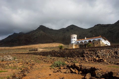 Villa Winter in the rocky cliffs of Cofete