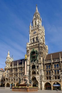 New town hall with Marian column and steeples of the Church of Our Lady
