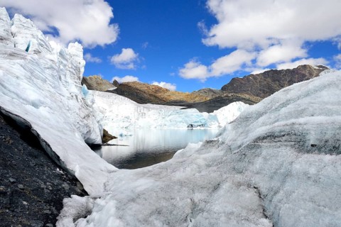Pastoruri Glacier and Lake