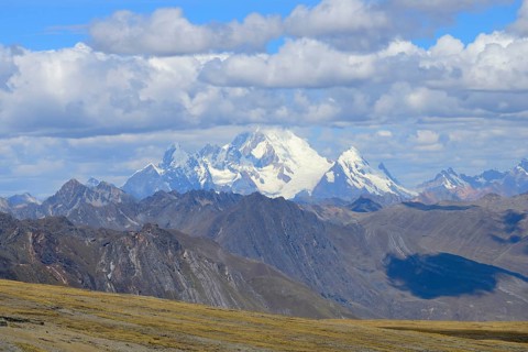 Landscape at 4800 MueM with view to the Cordillera Huayhuash