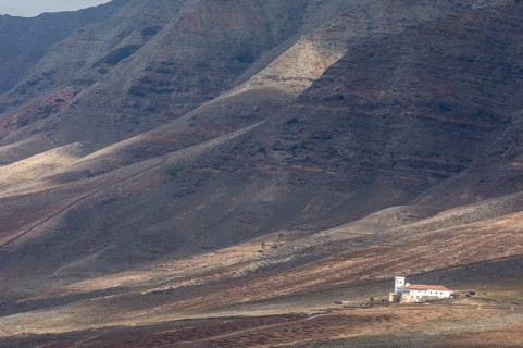 Villa Winter in the rocky cliffs of Cofete