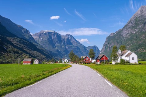Road through the village Oldenn