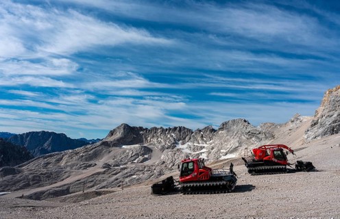 Snowcats in summer on the summit of the ZUgspitze