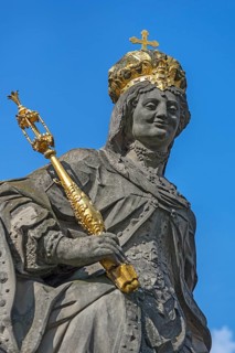 Sculpture of Empress Kunigunde with crown and scepter