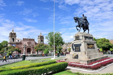 Plaza Mayor with monument General Sucre