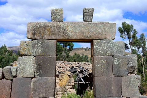 Dilapidated house behind a gate to the pyramid of the Incas