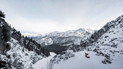 View over snowy valley towards Reintal