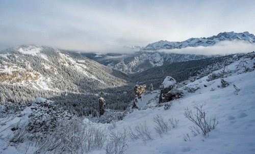 View over snowy valley towards Reintal