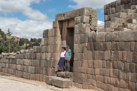 Old indigenous couple posing in the gate of the pyramid of the Incas