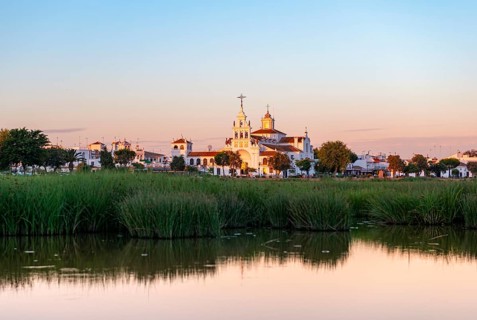 Small pond with view to village El Rocio
