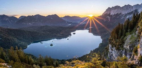 Eibsee lake at sunrise