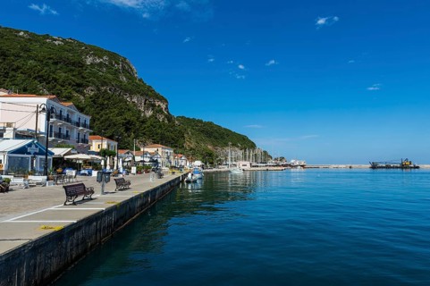 The port of Karlovasi