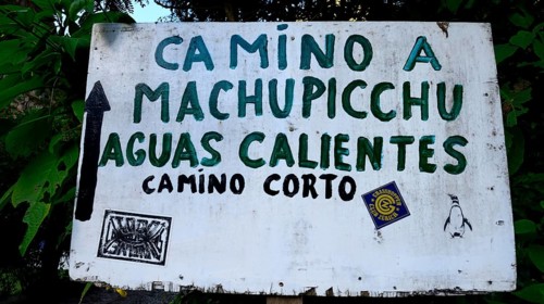 Signpost on the footpath from Hidroeletrica to Aguas Calientes