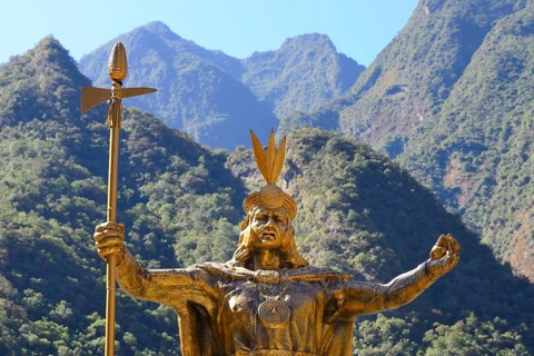 Statue of the Inca Pachacutec at the main square