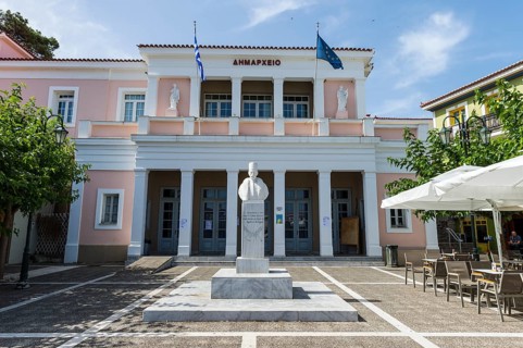 Town square of Karlovasi