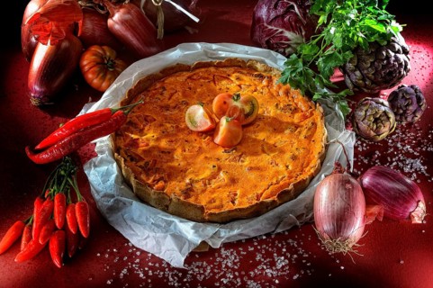 Quiche with tomatoes