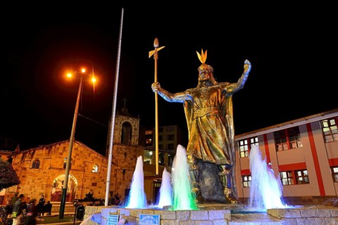 Fountain with monument of the Inca Pachacutec at night