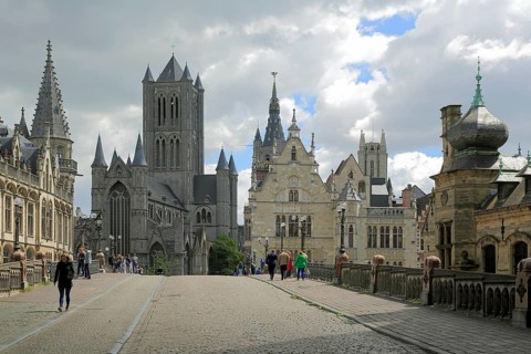 Michalsbrug Sint Michielsbrug with Guildhall of the free skippers