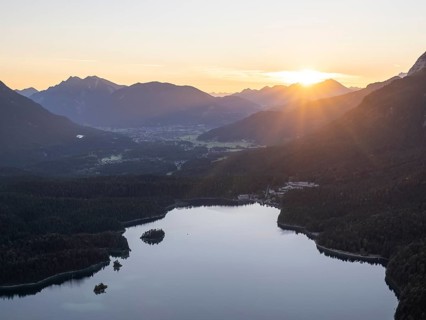 Eibsee lake at sunrise