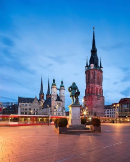 Market place with market church Unser Lieben Frauen