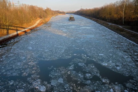 Rhine-Herne-Canal with ice floes