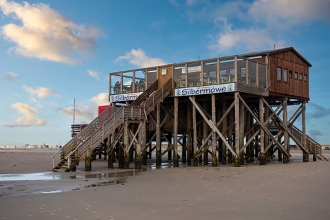 Pfahlbau am Strand