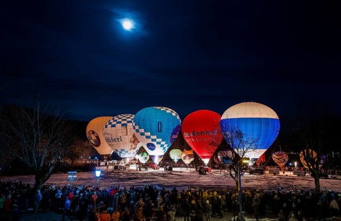 Balloon lights on the lakeside during the Montgolfiade 2020 in Bad Wiessee