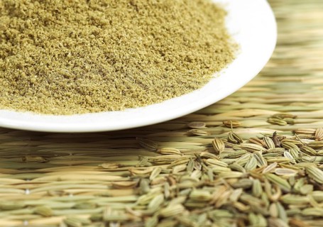 Powder and fennel seeds