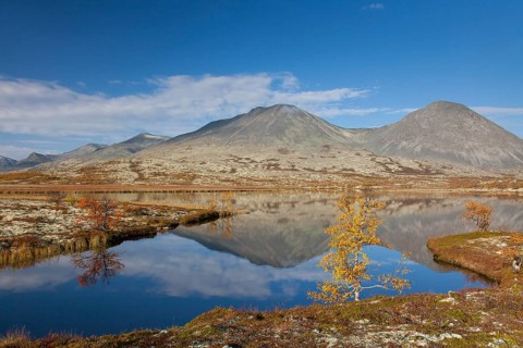Lake in front of Stygghoin mountain in autumn