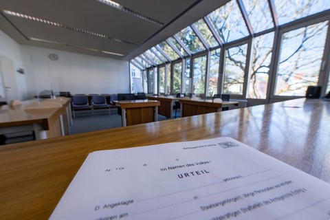 A form for a judgement is on the judge's table in courtroom 3 at the Erding District Court