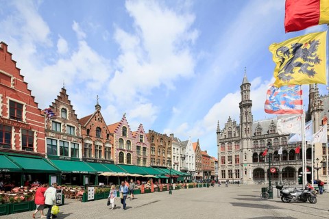 Market with neo-Gothic Provinciaal Palace Provinciaal Hof