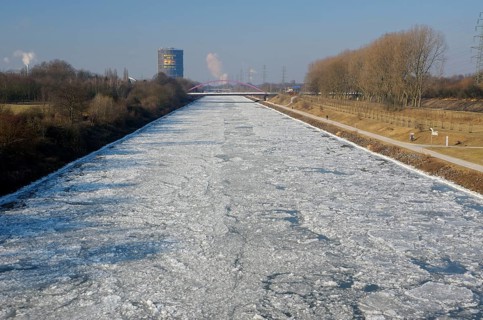 Rhine-Herne-Canal with ice floes