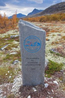 Stone sign in Doraldalen