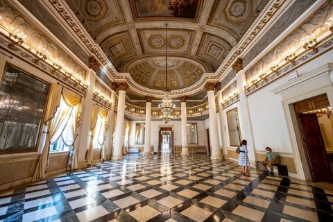 Magnificent entrance hall