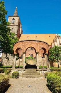 Soldier's memorial in front of the town church St. Nikolai