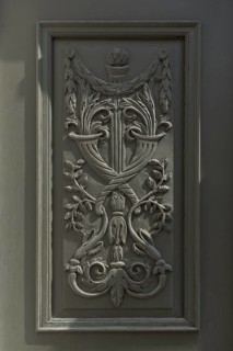 Floral carving element of the entrance door of the synagogue