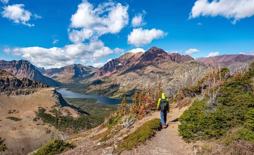 Hikers on the trail to Scenic Point