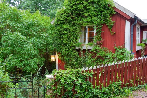 Red beranken Swedish house with picket fence wooden house in Vimmerby