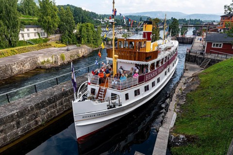 Tourist boat in the Ulefoss locks