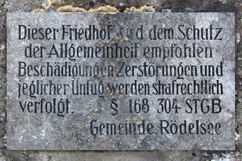 Sign at the old Jewish cemetery in Roedelsee