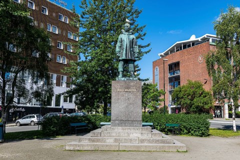 Roald Amundsen monument