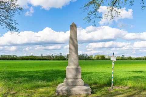 Postal column and milestone at the Alte Hamburger Poststrasse between Hamburg and Berlin
