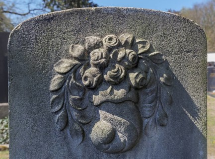 Relief with rose petals on a Jewish gravestone