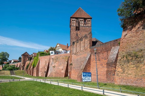 Historic city wall with Elbtor