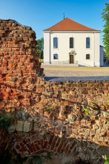 Wall remains in front of Altlandsberg Castle Church