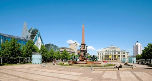Augustusplatz with Mendebrunnen