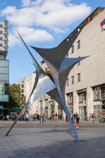 Sculpture Voelkerfreundschaft in the pedestrian zone Prager Strasse