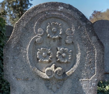 Relief with flowers on a Jewish gravestone